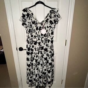 Entro Floral Black and White Maxi Dress 🆕